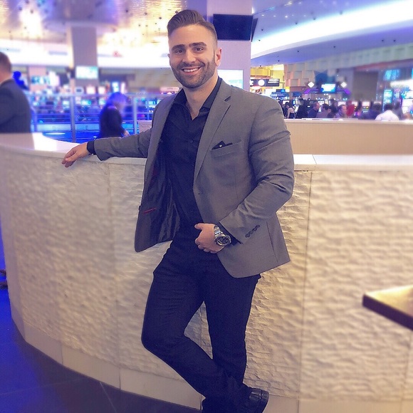 Meet your Posher, Vincenzo - Picture 3 of 3